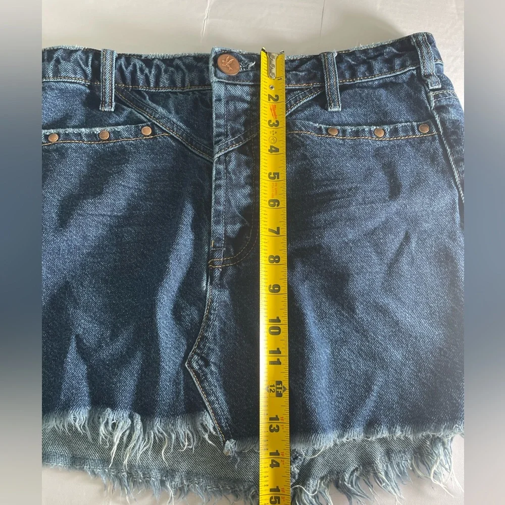 OneTeaspoon Darkwash Trucker Mini Skirt Studded Distressed Raw Hem Denim Sz 27